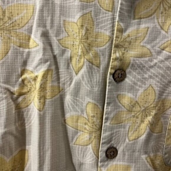 Tommy Bahama 100% Silk Floral Camp Shirt Yellow & Cream Hibiscus Print Men’s Lg - Picture 2 of 4
